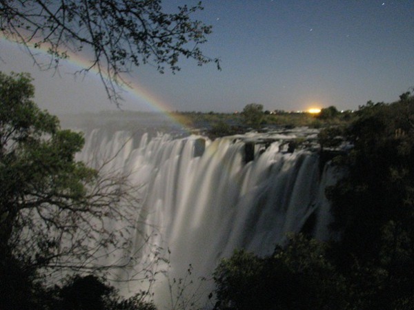 Guided Lunar Rainbow Tour